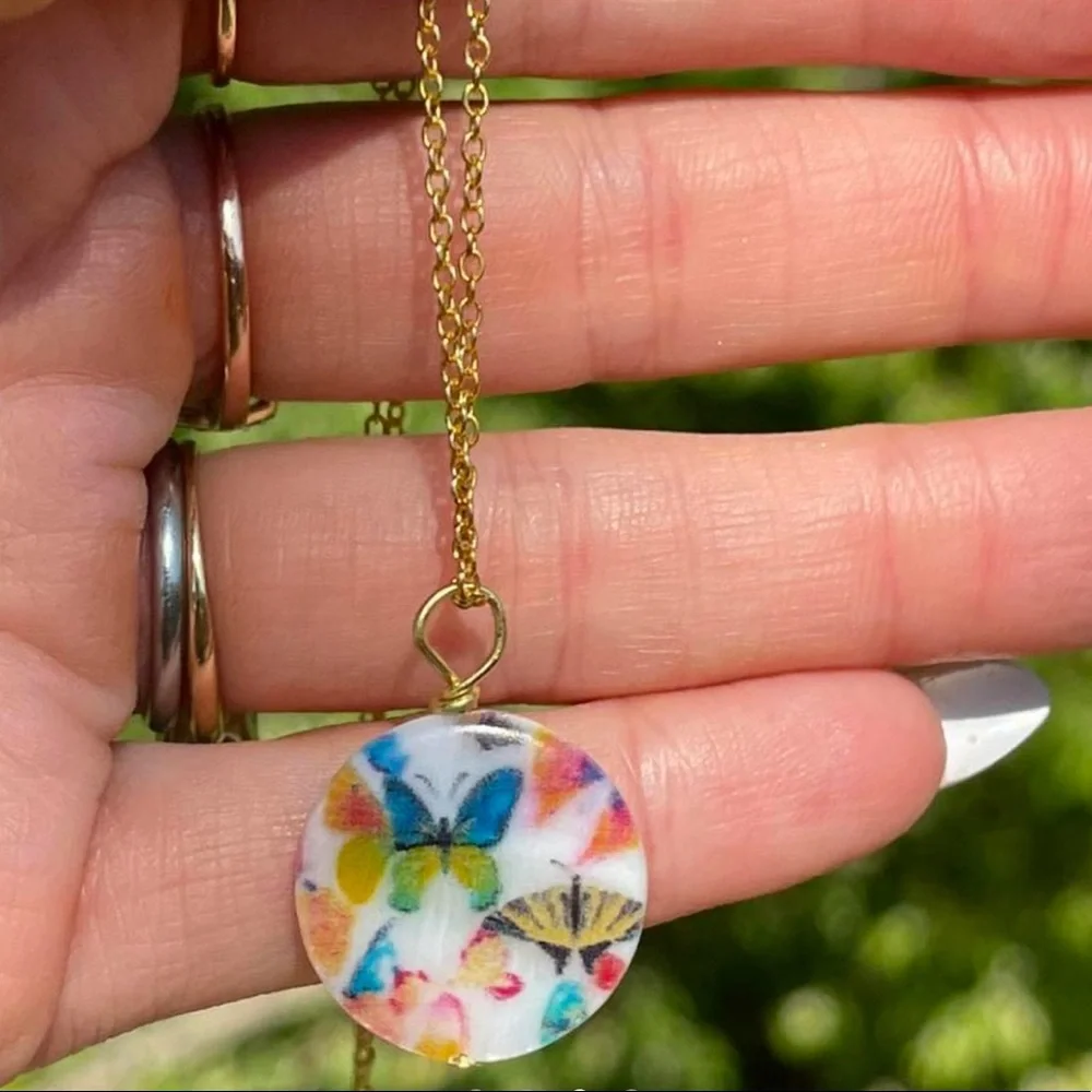 Butterfly necklace - Picture 3 of 4